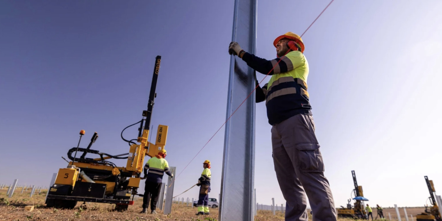 Benefícios locais da energia solar: emprego local, competências e investimento na comunidade